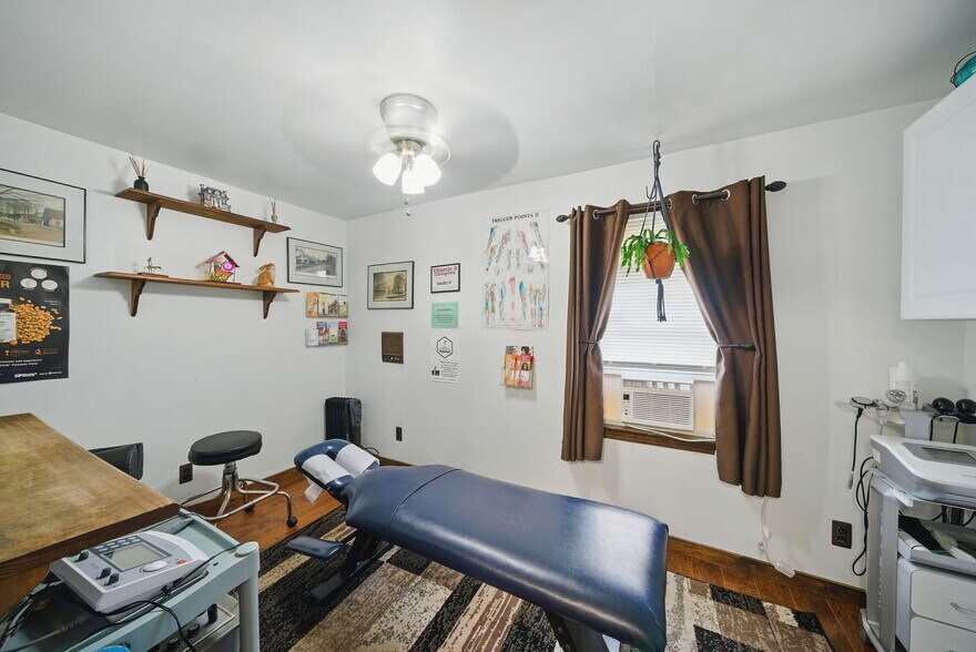 More Photos Of 11 Vernon Ave, Hamburg Medical For Lease