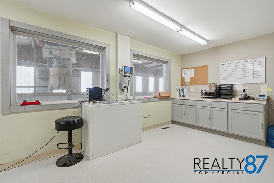 More Photos Of 1004 Grant St, Manchester Warehouse For Sale