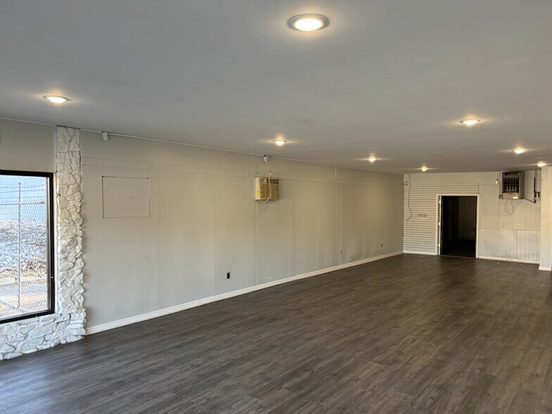 More Photos Of 1213 W Gaines St, Lawrenceburg Flex For Sale