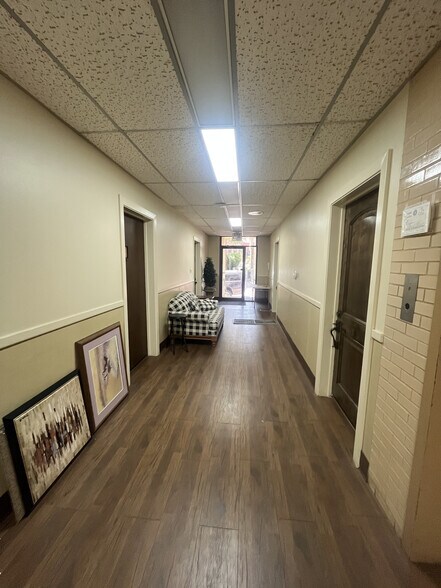 More Photos Of 120-122 S College Ave, Tyler Office For Lease