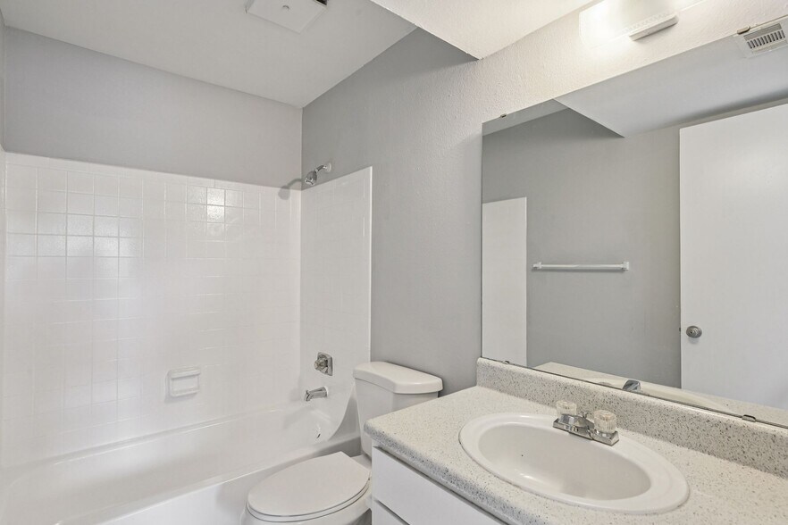 More Photos Of 4610 N Armenia Ave, Tampa Apartments For Sale