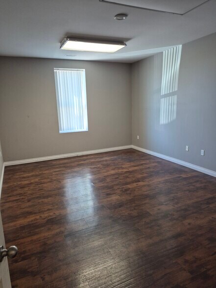 More Photos Of 260 Centre St, Petrolia Warehouse For Lease