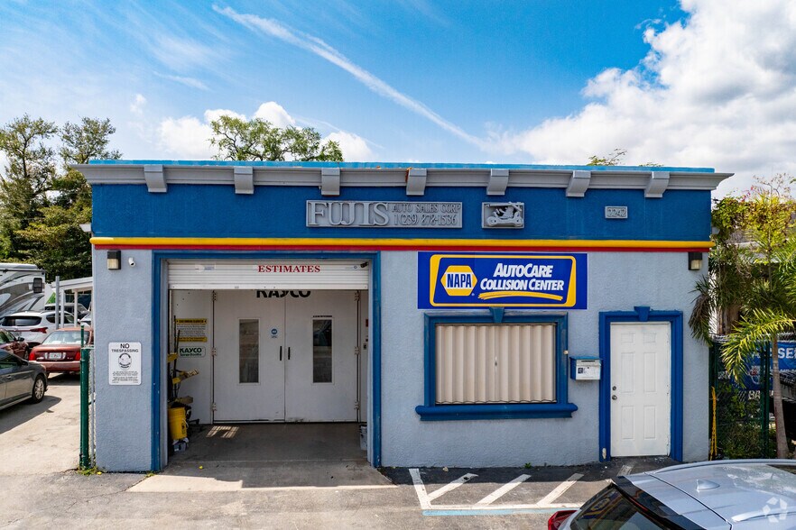 More Photos Of 2242 Fowler St, Fort Myers Service For Sale