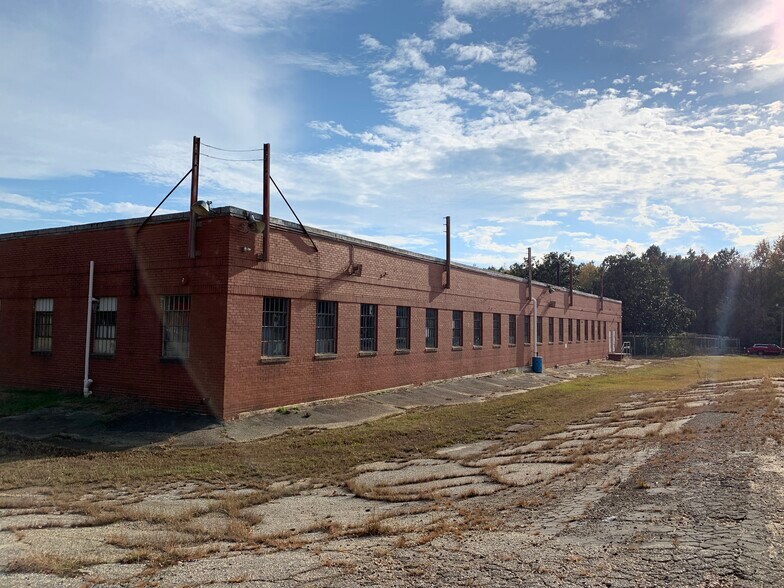 More Photos Of 402 E Rose St, Sanford Warehouse For Sale