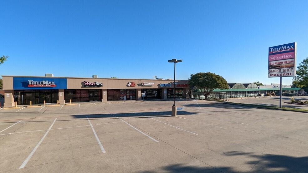 More Photos Of 413 E Round Grove Rd, Lewisville Storefront Retail Office For Lease