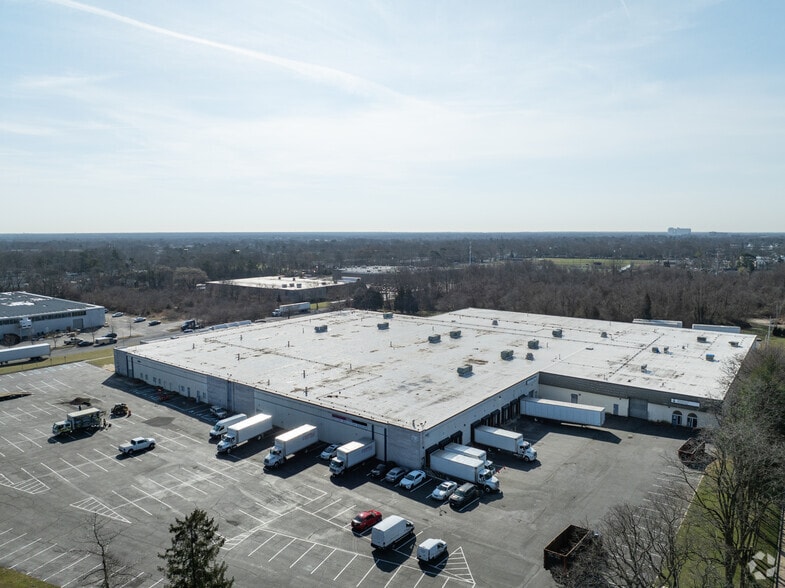 More Photos Of 1140 Motor Pky, Central Islip Warehouse For Lease