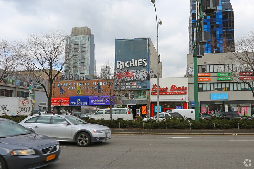 More Photos Of 122 Delancey St, New York General Retail For Lease