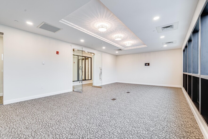 More Photos Of 1274 Osgood St, North Andover Office For Lease