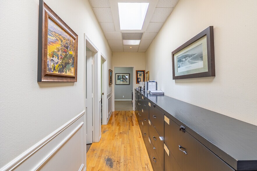 More Photos Of 410 Broadway St, Laguna Beach Office For Sale