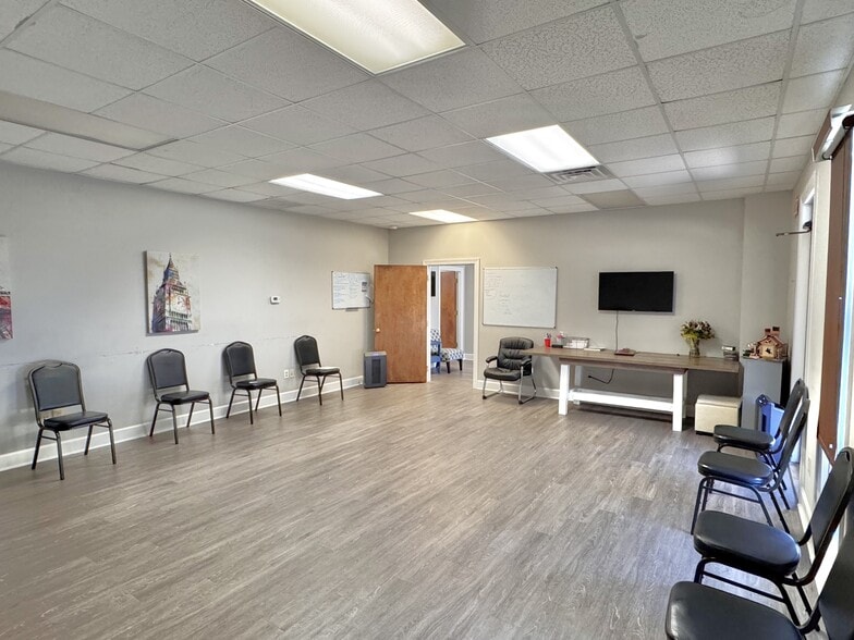 More Photos Of 747 Queen City Pky, Gainesville Unknown For Lease
