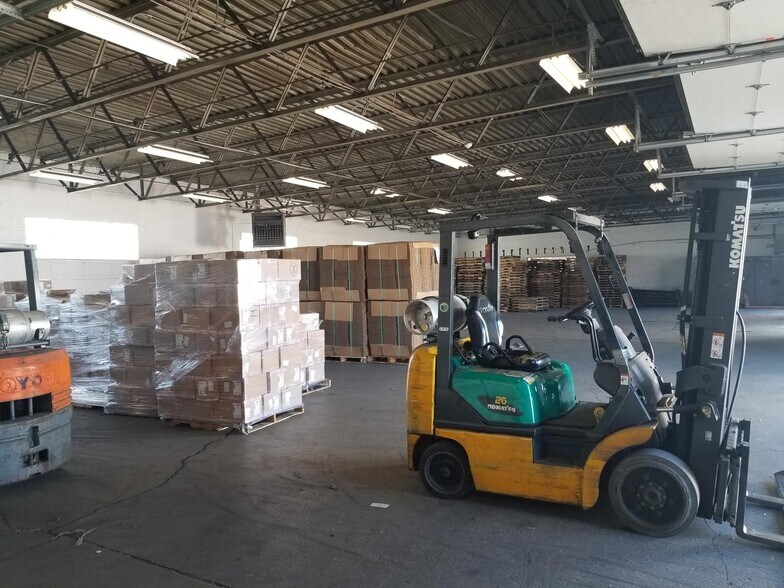 More Photos Of 6105 W Howard St, Niles Warehouse For Sale