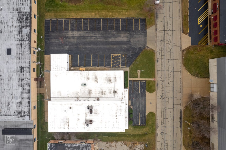 More Photos Of 223 Interstate Rd, Addison Light Manufacturing For Sale