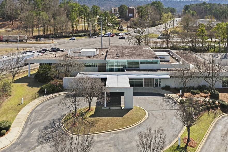 More Photos Of 600 Lakeshore Pky, Birmingham Medical For Lease