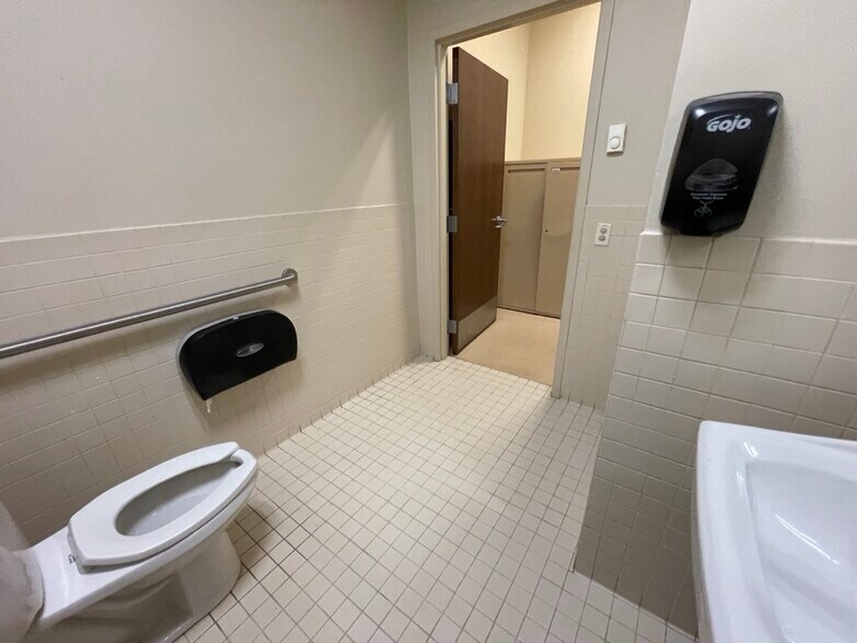 More Photos Of 84 N Plank Rd, Newburgh Storefront For Lease