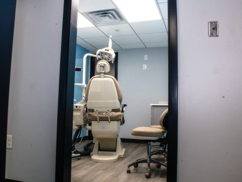 More Photos Of 826 Crescent St, Brockton Freestanding For Lease