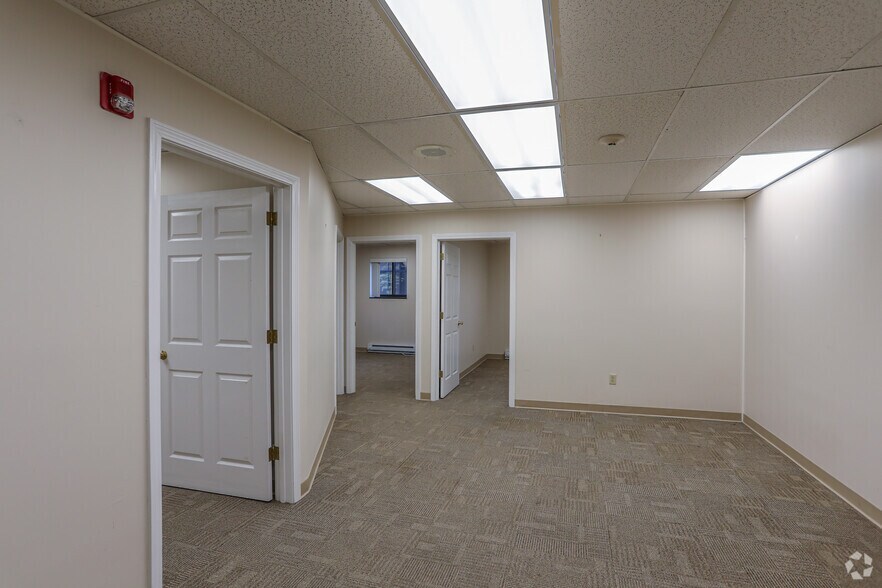 More Photos Of 395 Totten Pond Rd, Waltham Office For Lease