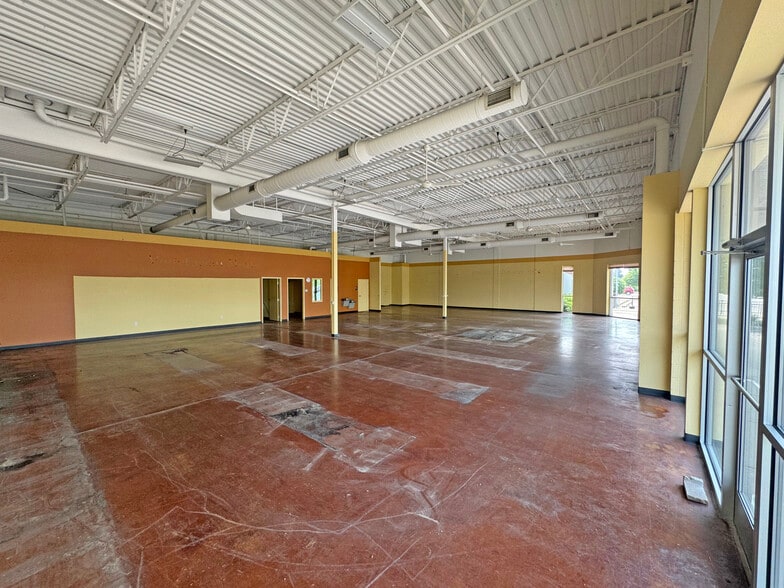 More Photos Of 3013 W Shore Dr, Holland Storefront For Lease