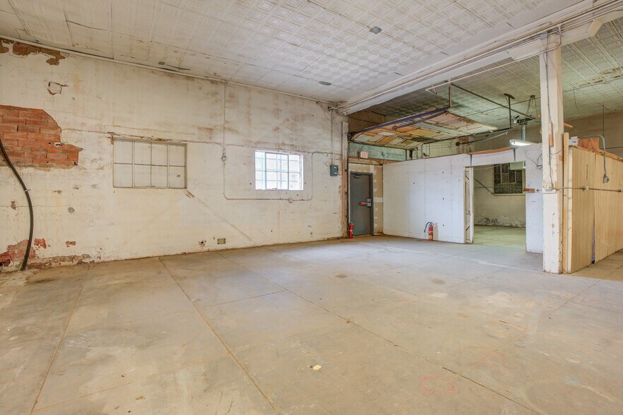 More Photos Of 1301 Buddy Holly Ave, Lubbock Warehouse For Lease