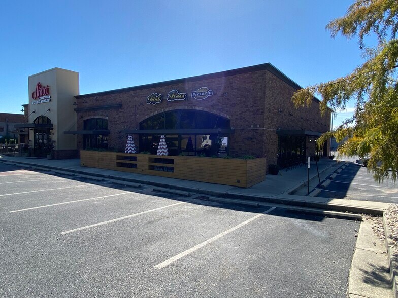 More Photos Of 7899 Cottage Hill Rd, Mobile Restaurant For Sale