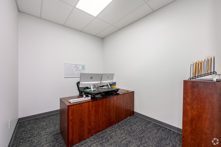 More Photos Of 9150 Harrison Park Ct, Indianapolis Light Distribution For Lease