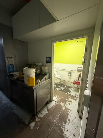 More Photos Of 28 N Los Robles Ave, Pasadena Storefront For Lease