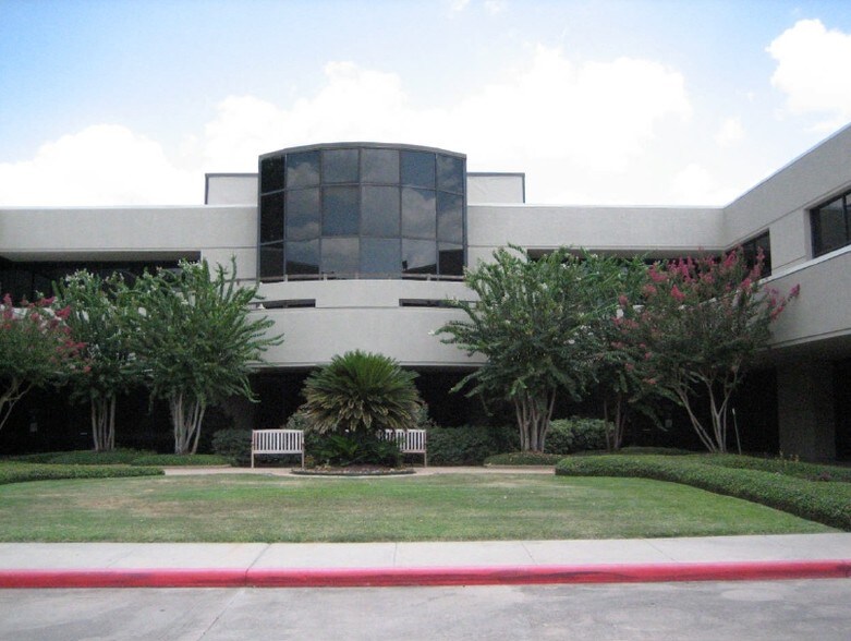 More Photos Of 17506 Red Oak Dr, Houston Hospital For Lease