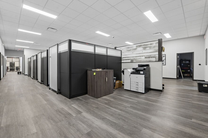 More Photos Of 2929 E 14th Ave, Columbus Showroom For Sale