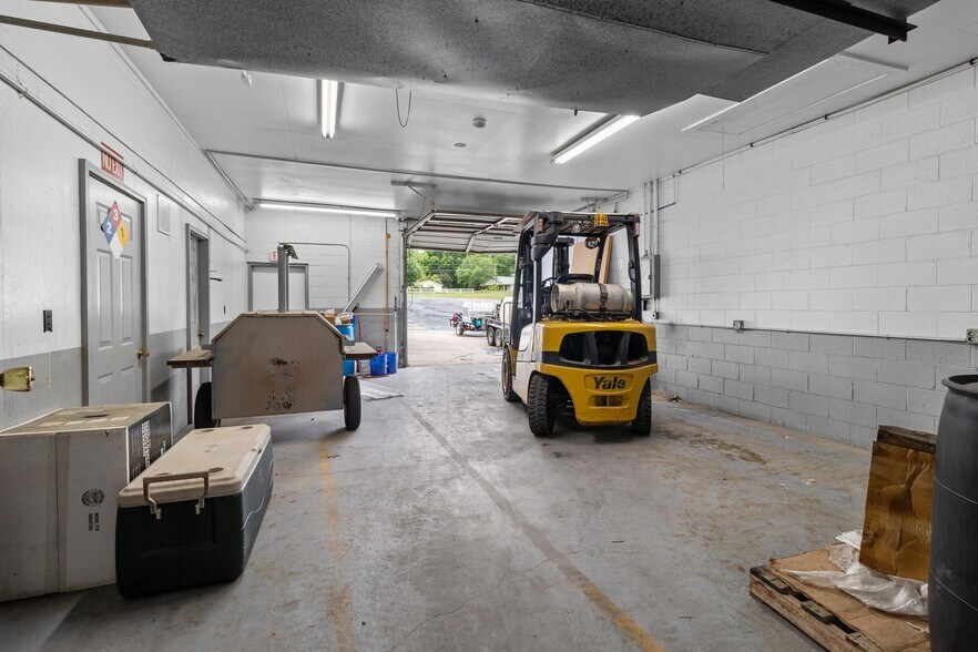 More Photos Of 704 N Central Ave, Locust Warehouse For Lease