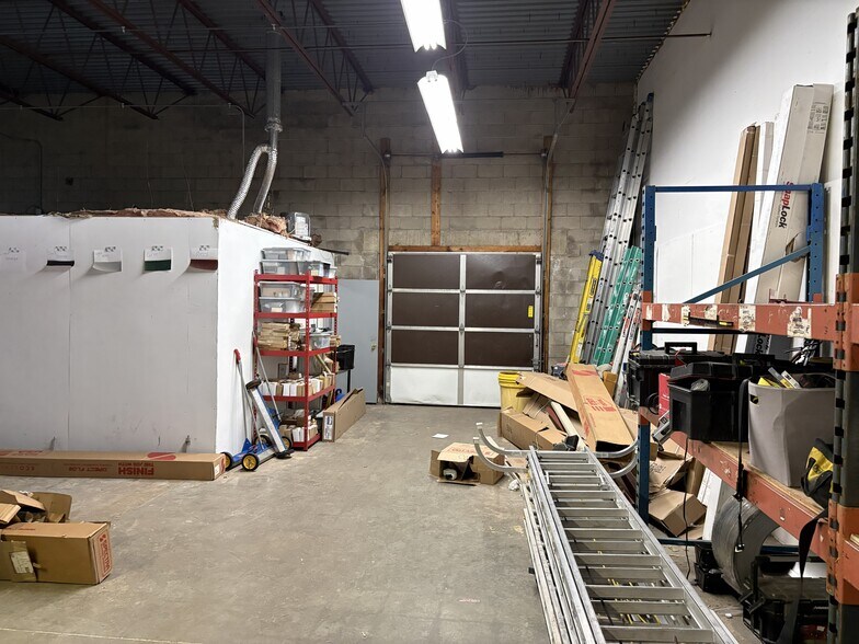 More Photos Of 1000 E Industrial Park Dr, Manchester Service For Lease