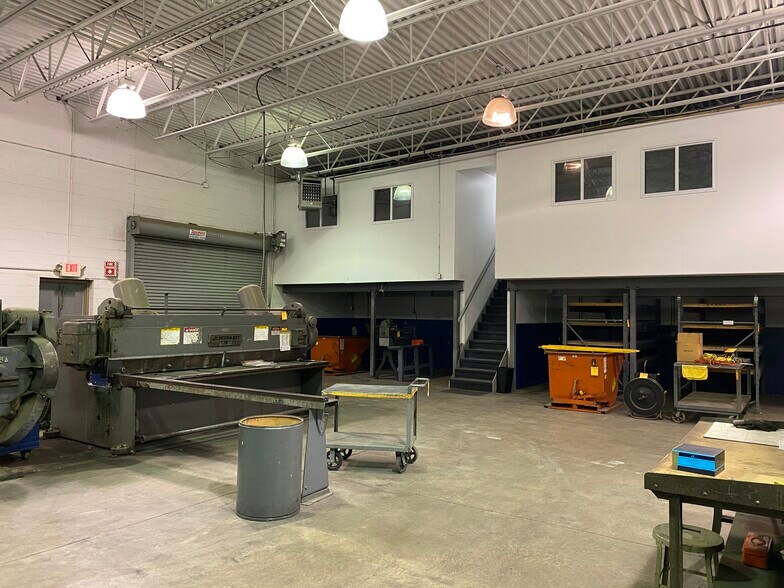 More Photos Of 7600 Exchange St, Valley View Manufacturing For Lease