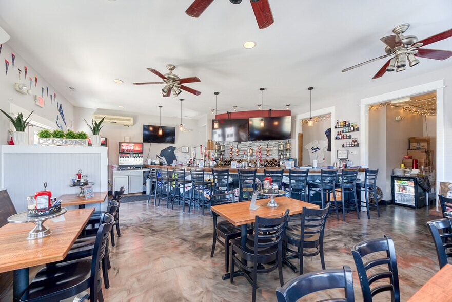 More Photos Of 100 Colingwood Ln, Kill Devil Hills Restaurant For Sale