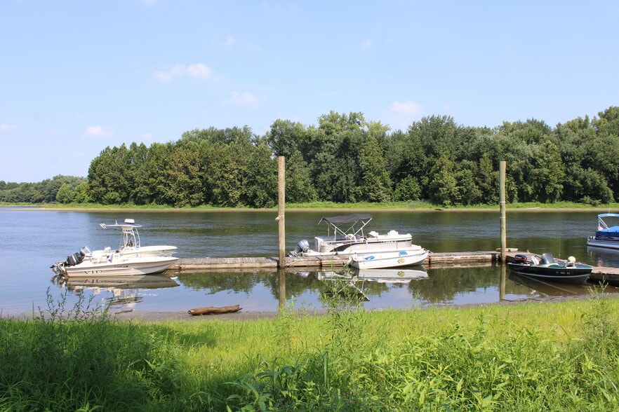 More Photos Of 674 Main St, Portland Marina For Sale