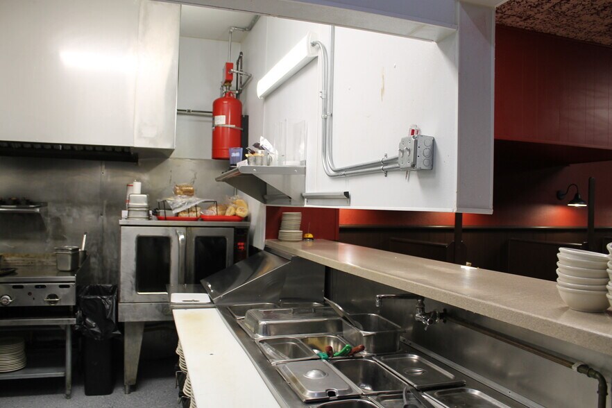 More Photos Of 145 S Main St, Saint Clair Specialty For Lease