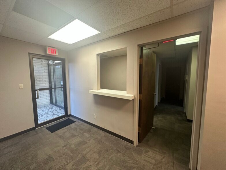 More Photos Of 2708 McGraw Dr, Bloomington Medical For Sale