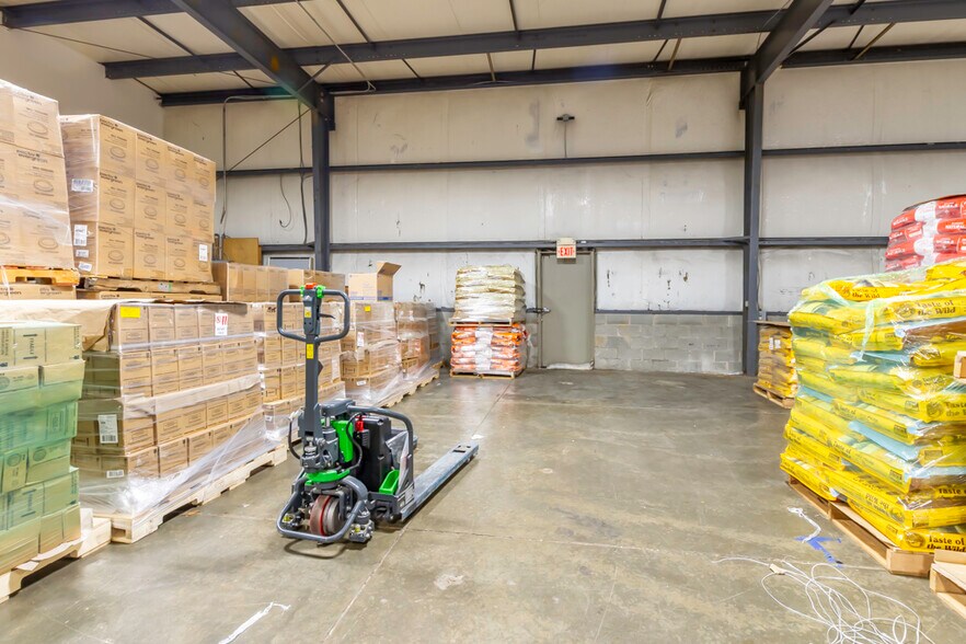 More Photos Of 2840 Mitthoeffer Pl, Indianapolis Warehouse For Sale