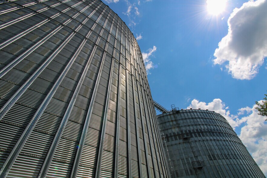 More Photos Of 107 8th Ave SW, Kasson Specialty For Sale