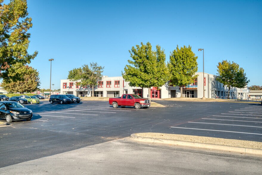 More Photos Of 7127-7133 Riverside Pky, Tulsa Office For Sale