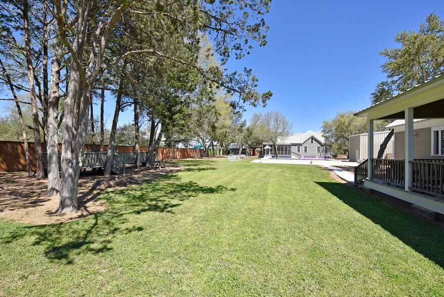 More Photos Of 315 Cedar St, New Ulm Specialty For Sale