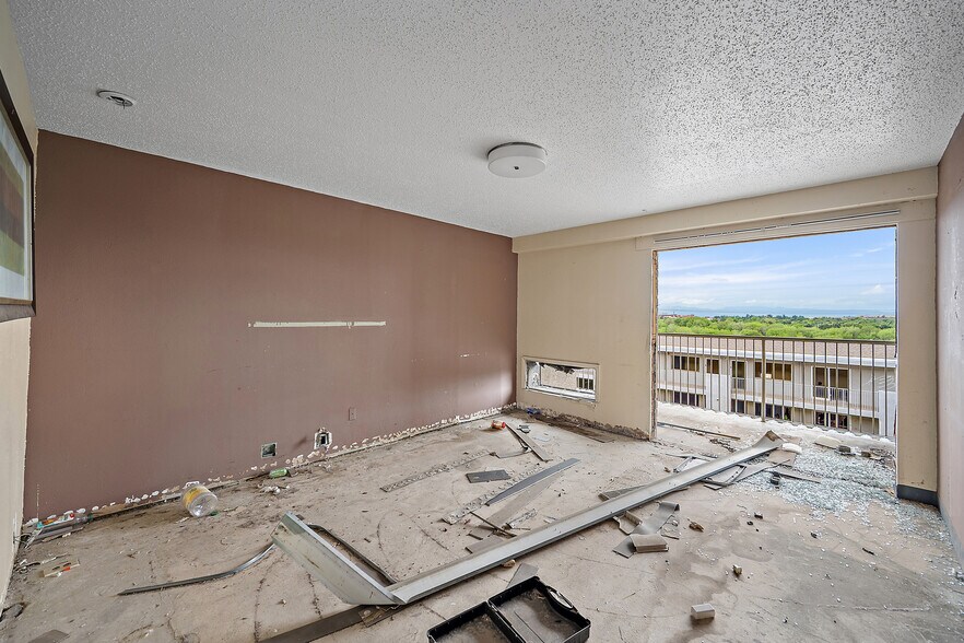 More Photos Of 2001 N Hudson Ave, Pueblo Hotel For Sale