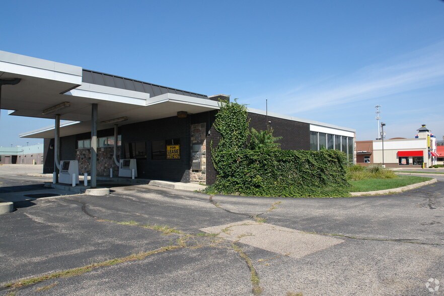 More Photos Of 3316 S Martin Luther King Jr Blvd, Lansing Bank For Lease