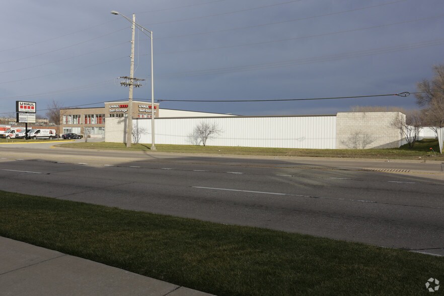 More Photos Of 16650 Albany Ave, Markham Self Storage For Lease
