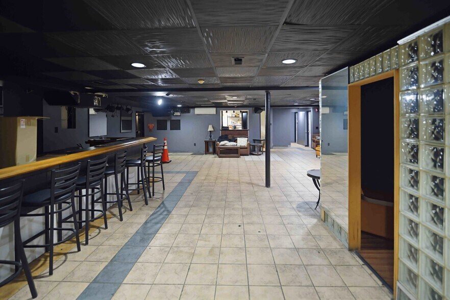 More Photos Of 5921 Tacony St, Philadelphia Bar For Sale