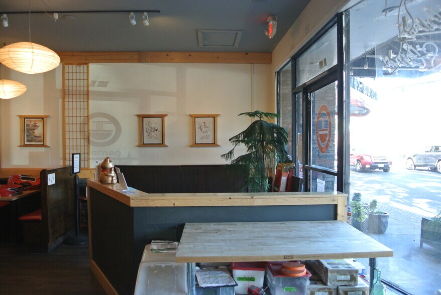 More Photos Of 127-131 N Grand Ave, Pullman General Retail For Sale