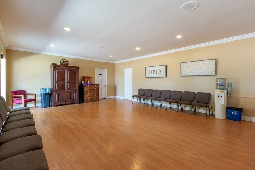 More Photos Of 10335 La Tuna Canyon Rd, Sun Valley Schools For Sale