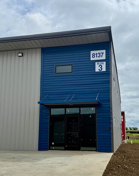 More Photos Of 8137-3 Florance Rd, Northlake Industrial For Lease