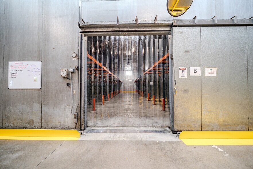 More Photos Of 4565 Firestone Blvd, South Gate Unknown For Lease