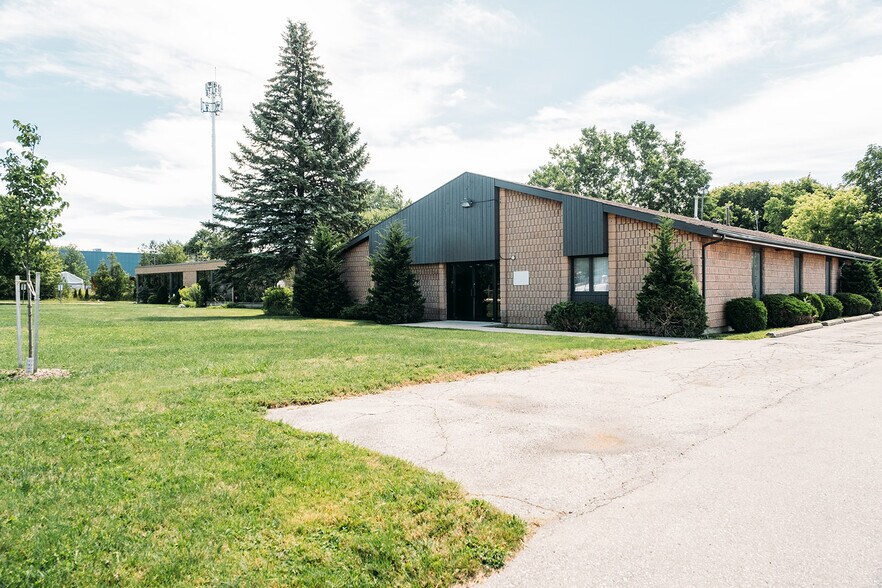 More Photos Of 1540 N Routledge Park, London Office For Lease