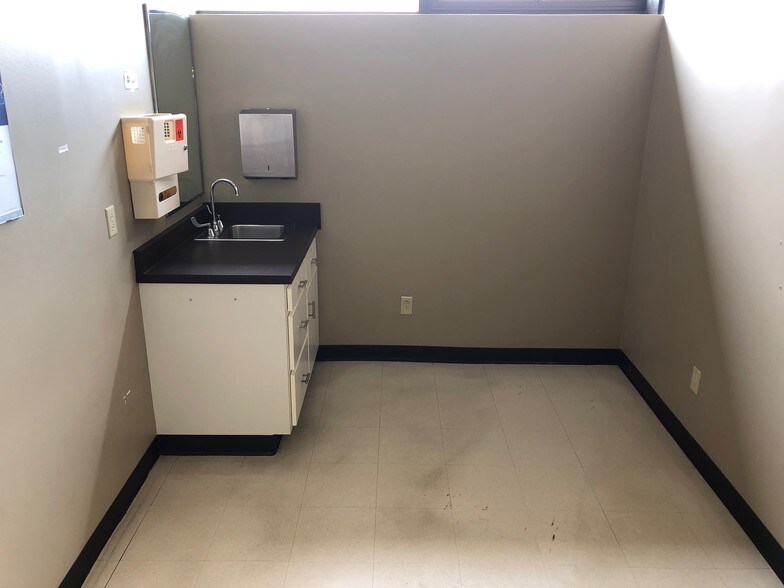 More Photos Of 2001 Glen Echo Rd, Nashville Office For Sale
