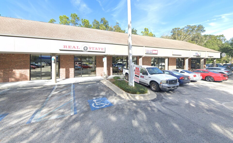 More Photos Of 2222-2240 Lithia Center Ln, Valrico Storefront Retail Office For Lease