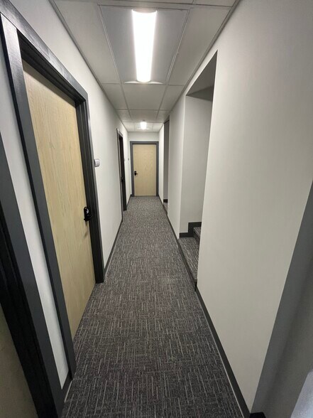 More Photos Of 1001 Cliff Rd E, Burnsville Warehouse For Lease